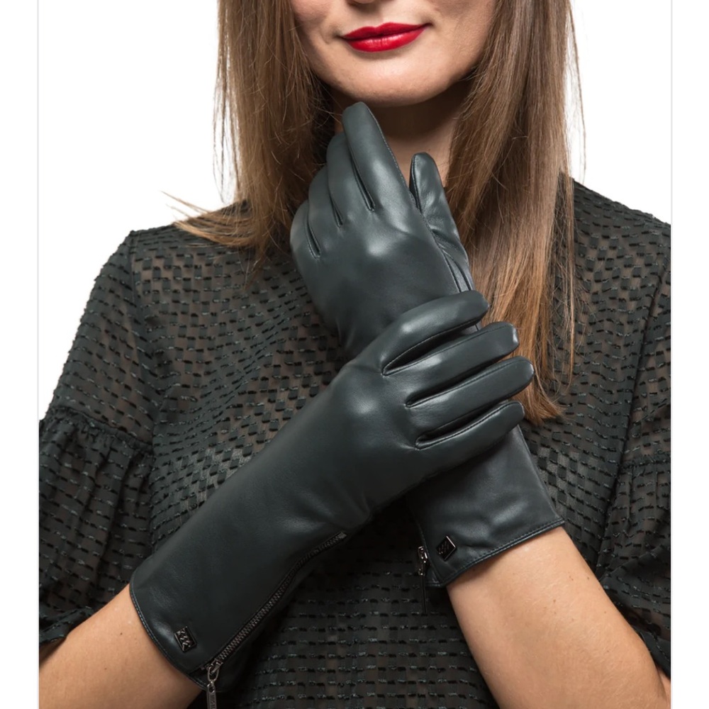 HP!! NWOT Mio Marino Leather Gloves (Women’s)